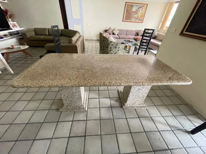 Mesa em Granito