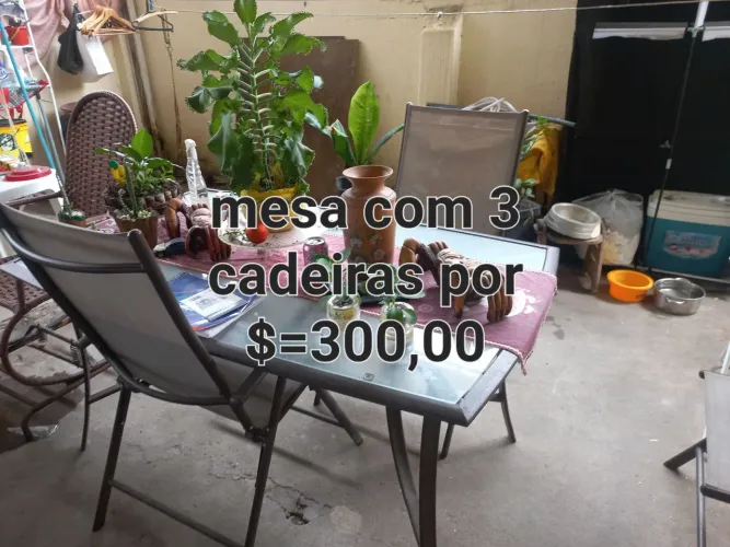 Mesa de vidro com 3 cadeiras retratil para terraço ou como quiser e uma cama carro 