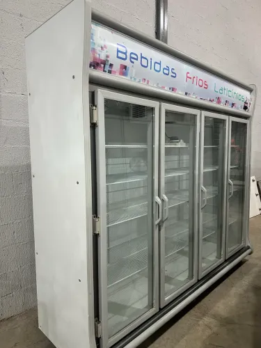 Expositor de Frios Laticínios e Refrigerante