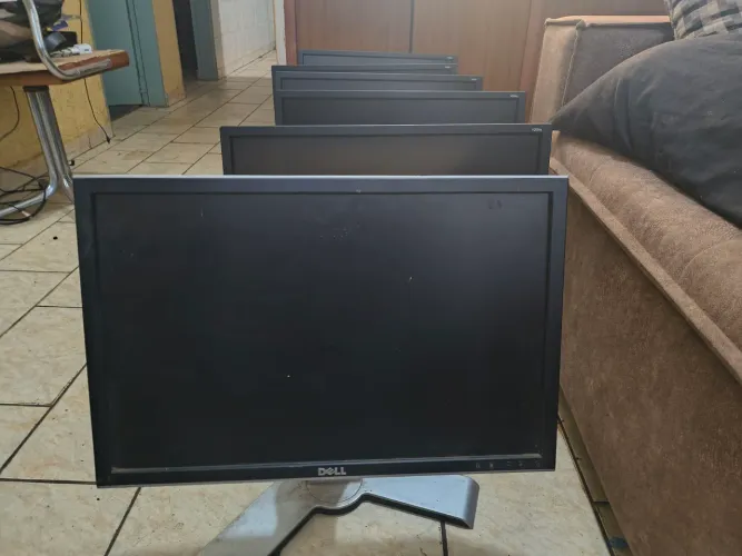6 monitores ,5hp 20 pol 1 Dell 22pol todos ótimo estado.troco celular de ponta!
