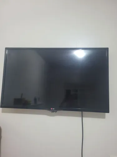 VENDO SMART TV LG 39LN5700 BEM CONSERVADA COM EXCELENTE IMAGEM PO 850 REAIS 99252-91-70