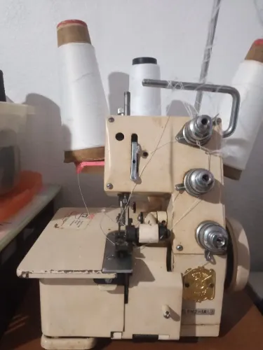 Máquina costura overlock