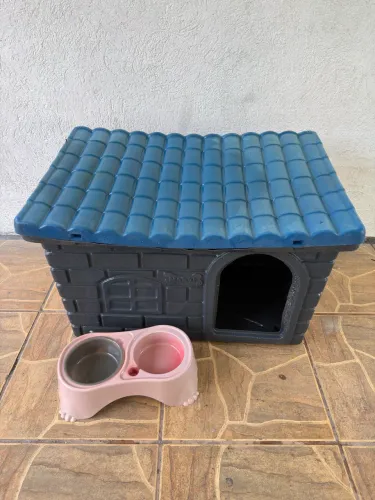 Vendo casinha de cachorro tamanho P porém é grande