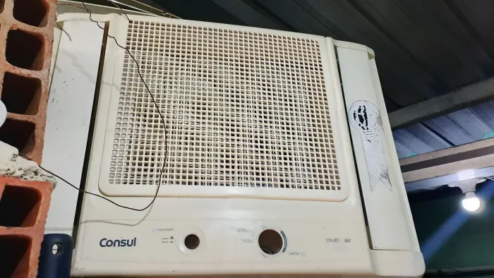 Frentes . Comandos e motor de ventilador de vários ar condicionado valor 80 reais frentes