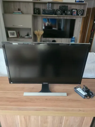 Monitor Samsung 28" ultra HD 4K