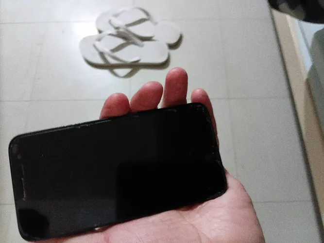 Samsung J2,funciona, botão de liga?,para criança jogar. 115$.cel. * luis