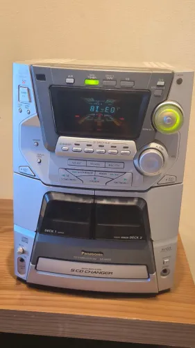 Mini system Panasonic SA-AK52 usado com as caixas de som originais 