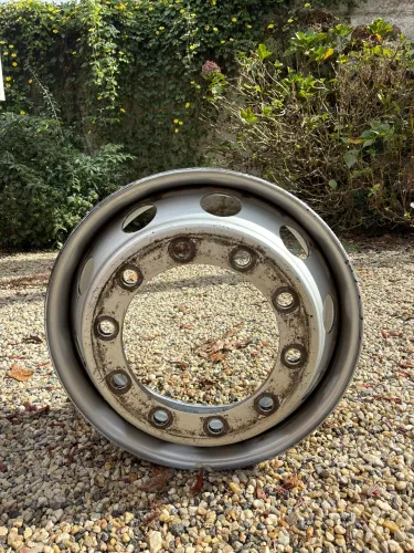 Vendo Roda 22.5 10 furos