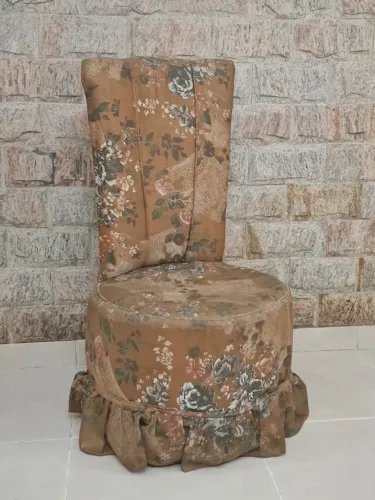 Poltrona Estilo Princesa com Estampa Floral Vintage - EM BANGU, RJ