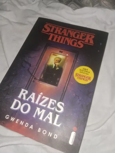 Stranger Things: raízes do mal