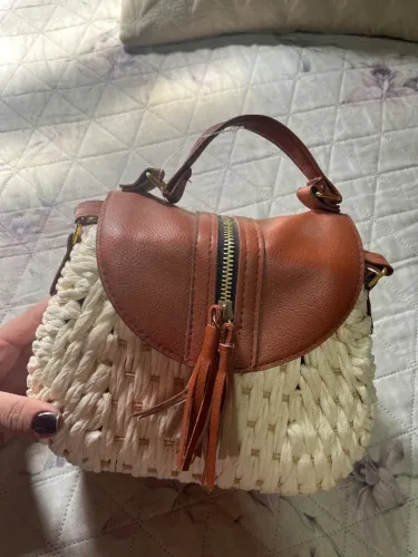 Óculos e bolsa