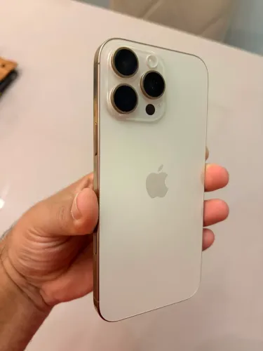 iPhone 16 Pro Max Desert na garantia 