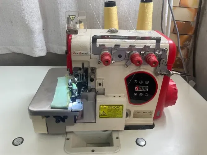 Overlock Industrial Ponto Cadeia Direct Drive Sun Special SS94D Com Aparelho De Elastico