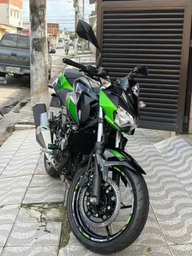 Kawasaki Z400 ? Zero KM (32 km rodados)