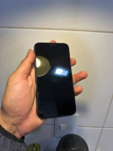 iPhone XR 64 GB 76% marcas leves