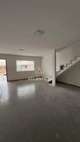 Atlântica Imóveis tem excelente Casa Duplex à Venda no Vale das Palmeiras, Macaé/RJ