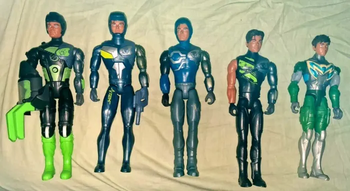 bonecos max steel