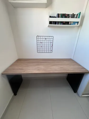 Mesa e cadeira de escritorio