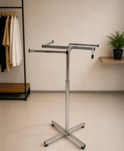 Arara de chão cromada 4 braços para loja de roupa, com regulagem de altura