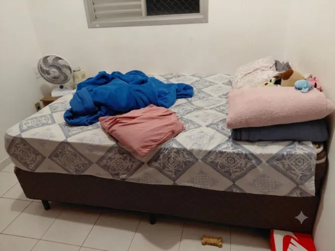 VENDO Cama box base conjugada /colchão bordado