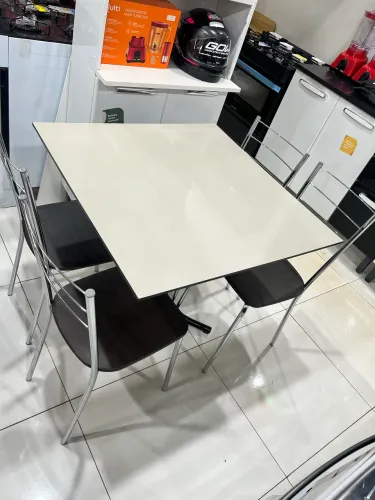 ? MESA DE PORCELANA + 4 CADEIRAS ? ? Linda, moderna e sup? Semi nova