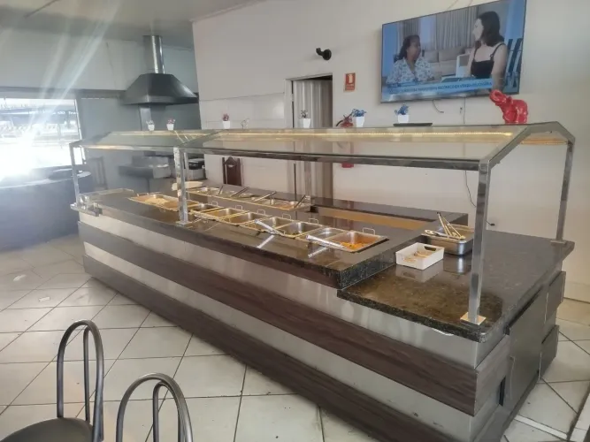 Bife Quente e Frio todo no Vidro e Inox 4 metros valor a negociar pego troca