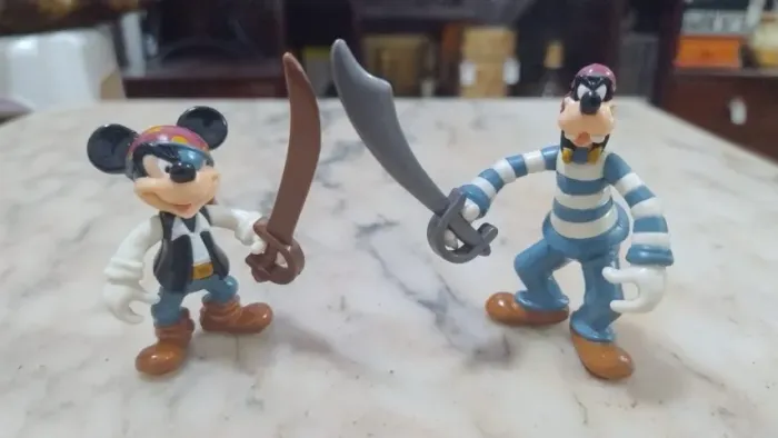 Mickey e Pateta Piratas Articulados com Espadas - Disney