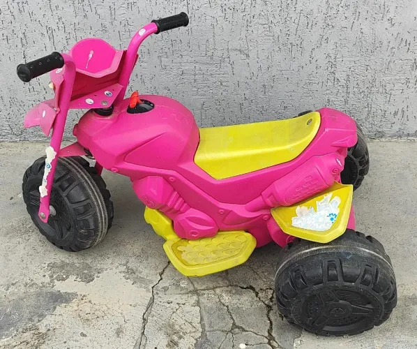Moto elétrica infantil Bandeirantes