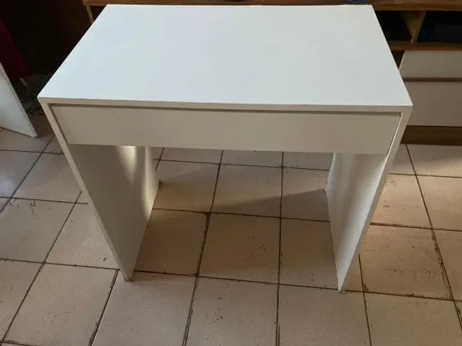 Escrivaninha Branca em MDF com Gaveta