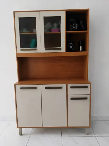 Armário de cozinha usado em bom estado