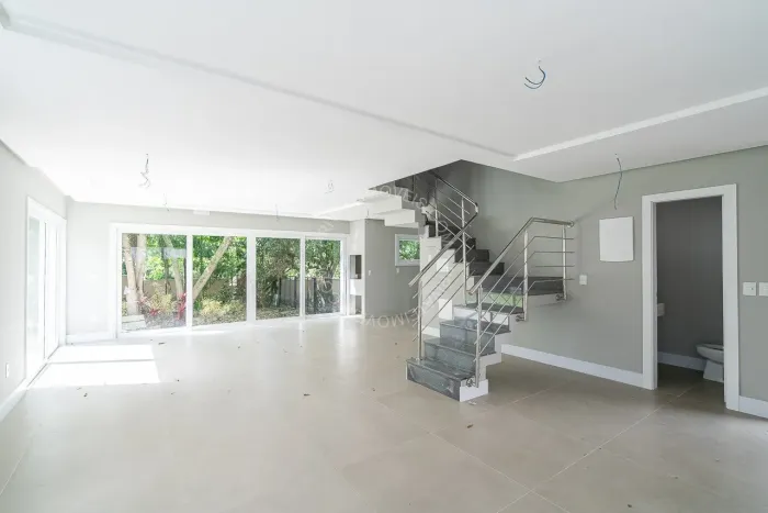 Casa em condomínio semimobiliada para alugar no bairro Ipanema com 4 quartos (4 suítes)