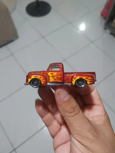 Hot Wheels '49 Ford F1 da linha HW Flames