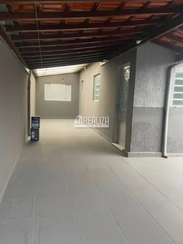 Casa com 4 Quarto(s) e 2 banheiro(s) para Alugar, 110 m² por R$ 2225 / Mês
