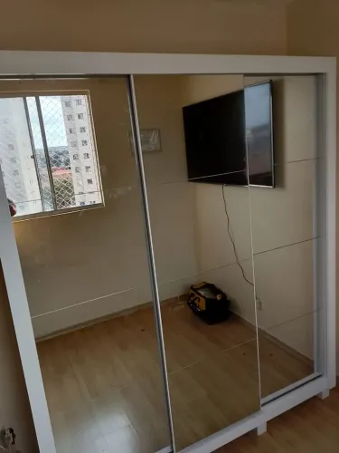 Guarda roupa clara Premium 3 portas com espelho novo a pronta entrega