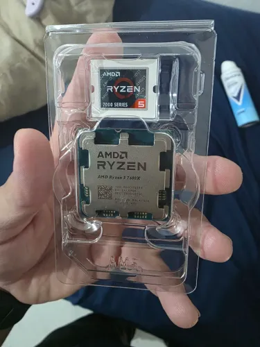 AMD Ryzen 5 7600X