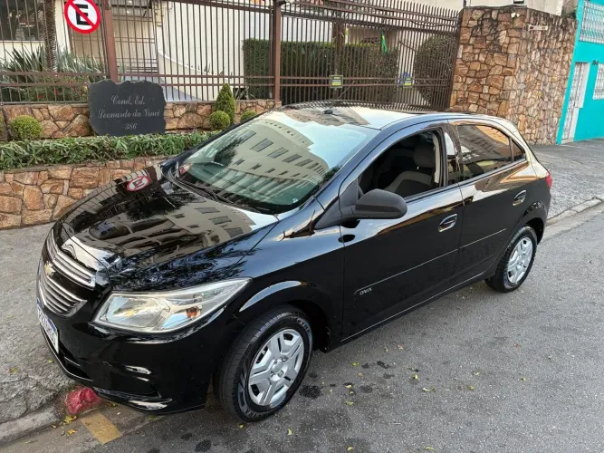 Chevrolet Onix Hatch LT 1.0 8V Flex Power Mec. 4P 2015