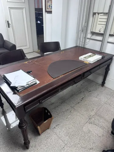 Mesa Estilo Inglês, madeira maciça - originária de pessoa famosa
