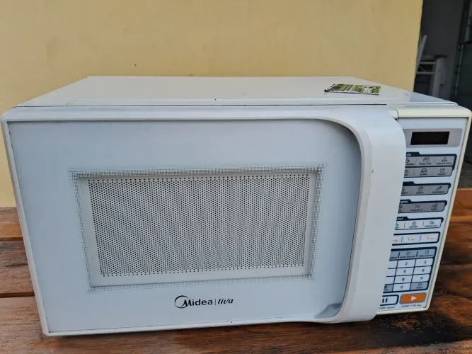 Microondas Midea 20L 110V