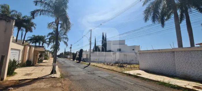 Terreno à venda no Bairro Cidade Jardim.