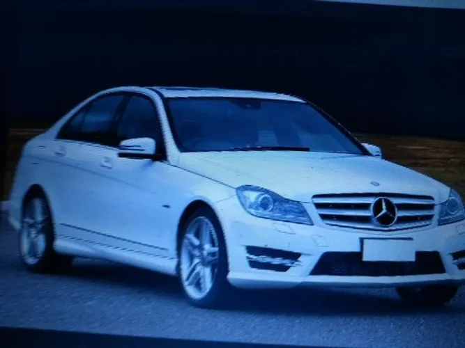 Mercedes C180 2010 para retirada de peças. capô. airbag