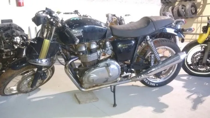 Sucata de moto para retirada de peças Triumph Truxton Café Racer 2015 