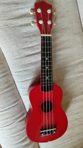 Ukulele pouco usado