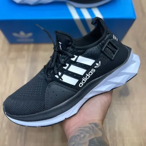 Tênis Adidas para academia