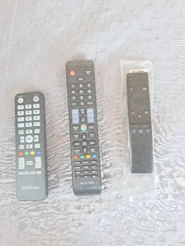 Controle remoto de TV e Conversor