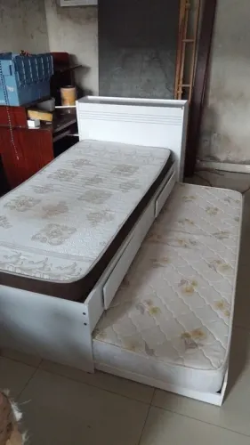 Bi cama com colchões
