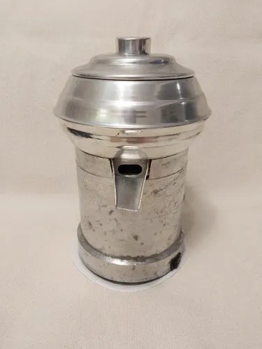 Espremedor de Frutas Elétrico Industrial Bivolt Usado.
