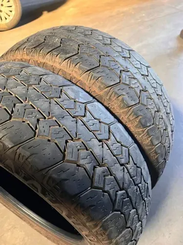 Pneus 215 60 17 Speedmax ( meia-vida)