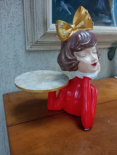 boneca lili natalina com bandeija