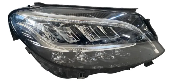 Farol da Mercedes C180 C200 2018 2019 2020 2021 Lado direito