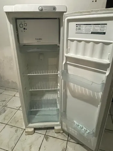 Geladeira esmaltec toda original (faço entrega)